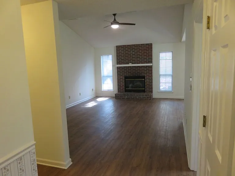 432 Merlin Way — Photo 3