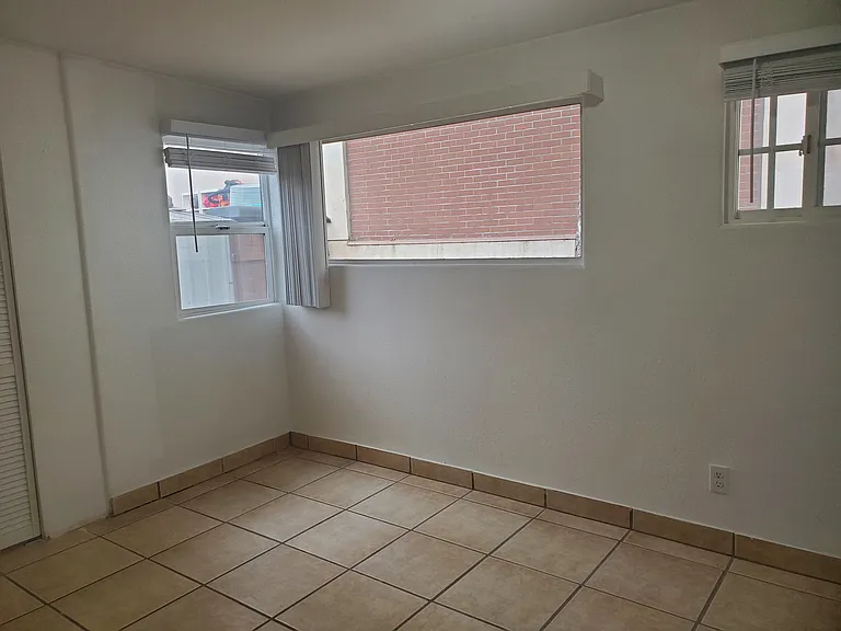 911 Hornblend St — Photo 11