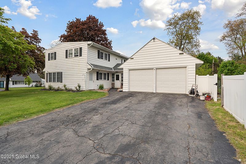 5th image of 1094 Deforest Street