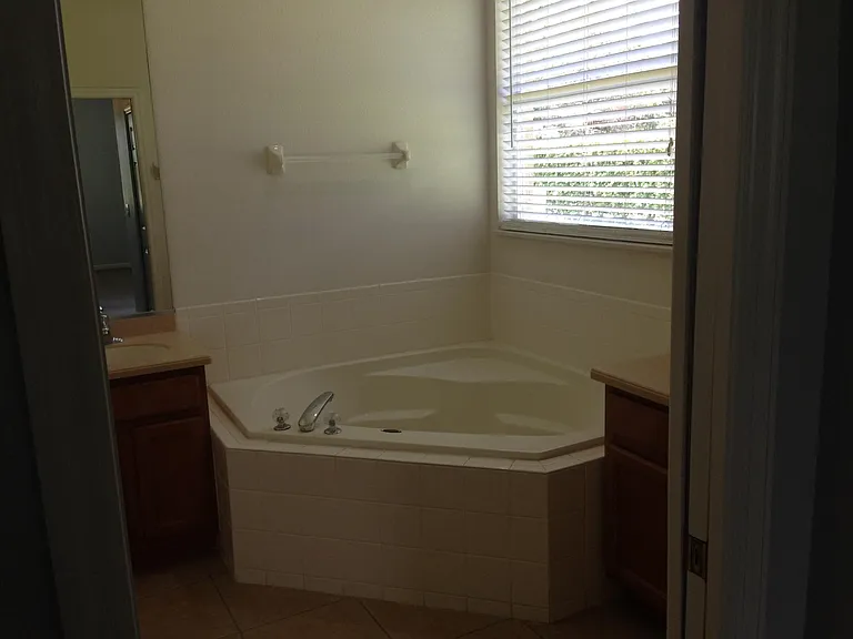 2911 Spring Heather Pl — Photo 7