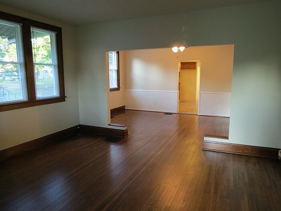 3rd image of 2650 Thorndale Ave