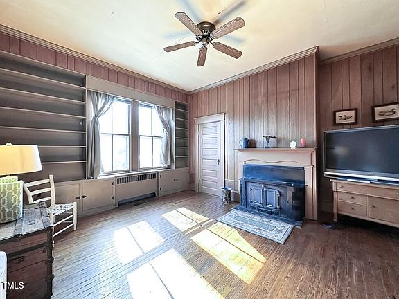 21st image of 302 Halifax St