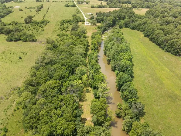 40000 E Gunn City Rd, Garden City, MO 64747