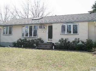 23 Whitetail Ln, Commack, NY 11725