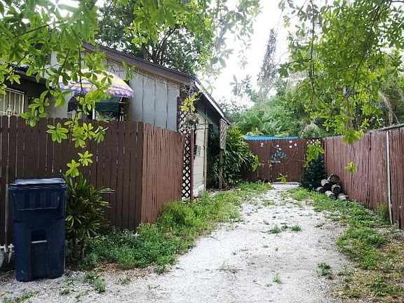 5th image of 807 E McEwen Ave