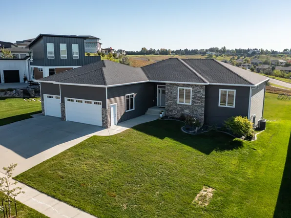 1213 Round Top Rd, Bismarck, ND 58503