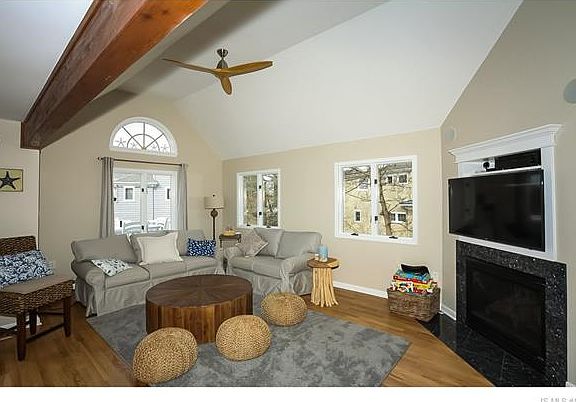 3rd image of 1004F Long Beach Blvd