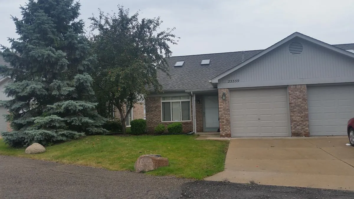 2 bed, 956 sqft, $1,750 — Photo 2