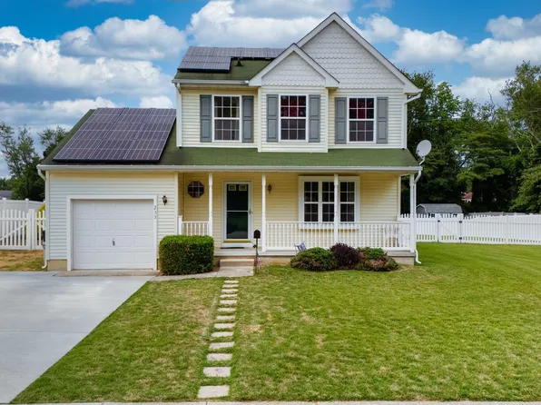 233 E Howard St, Clayton, NJ 08312