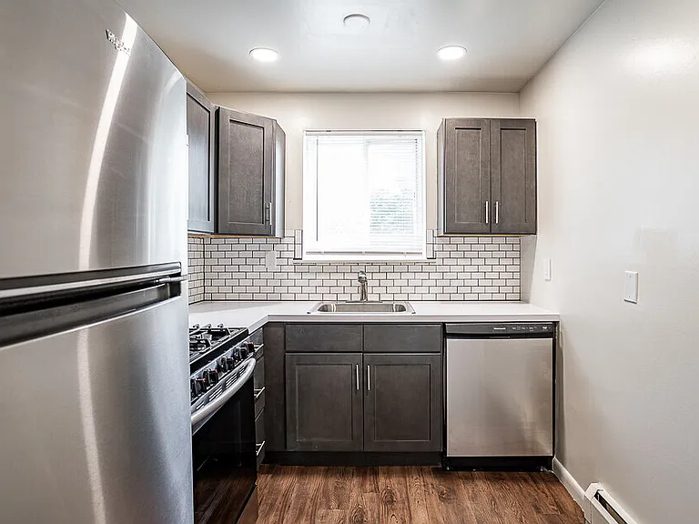 Sweetbriar Apartments — Photo 9