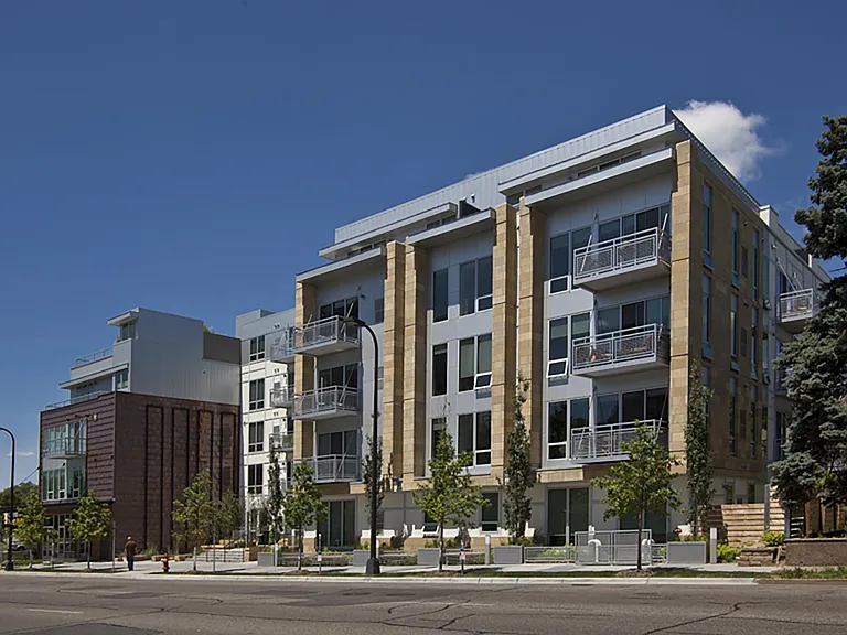 1800 Lake Apartments — Photo 4