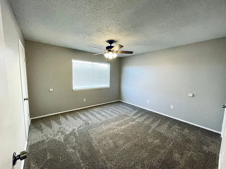 Courtyards West Updated Living in Central Lubbock — Photo 8