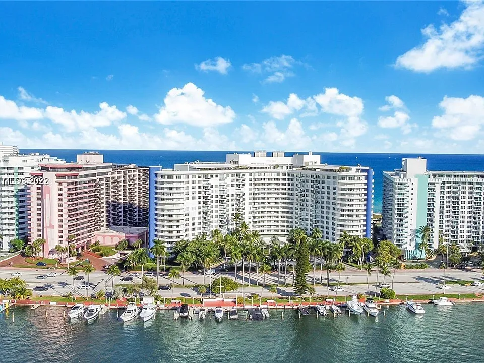 5151 Collins Ave #725