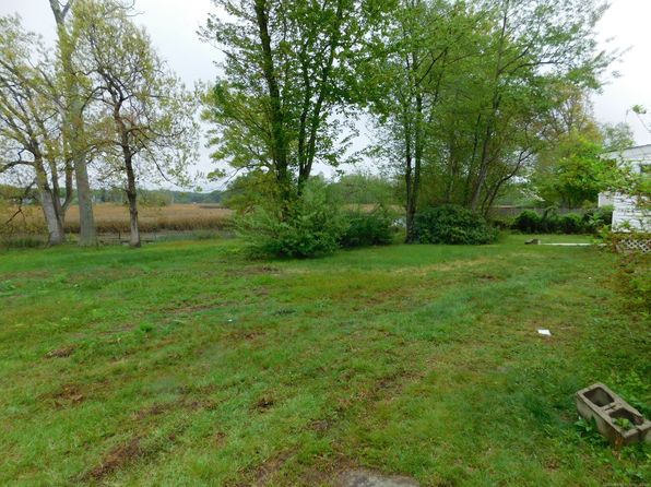 42 Riverside Dr, Branford, CT 06405