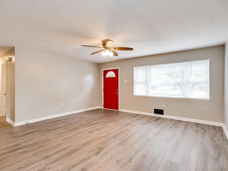4516 Leslie Ave — Photo 9