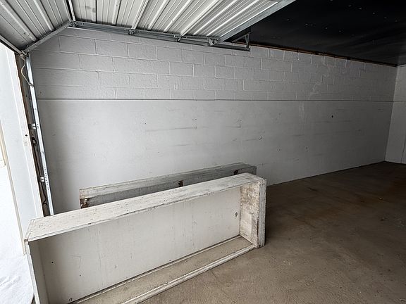 2nd image of 853 E Jenkins Ave #2