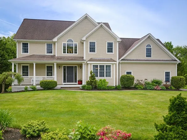 52 Kensington Ct, Swansea, MA 02777