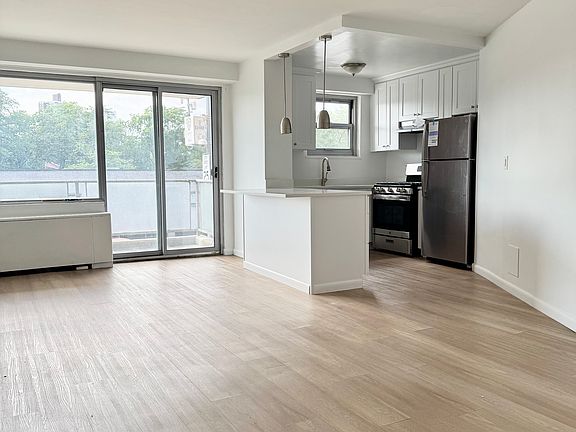 2nd image of 85-15 Main St #2