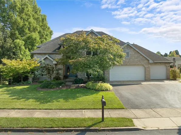 4976 Meadow Ln, Macungie, PA 18062