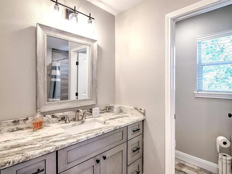 1526 Lakeside Dr W — Photo 14