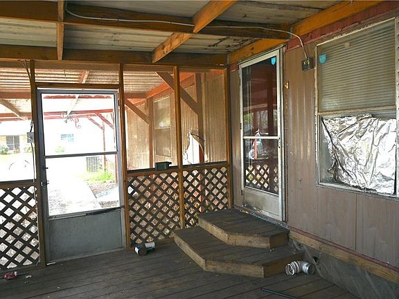 4th image of 807 Magnolia St