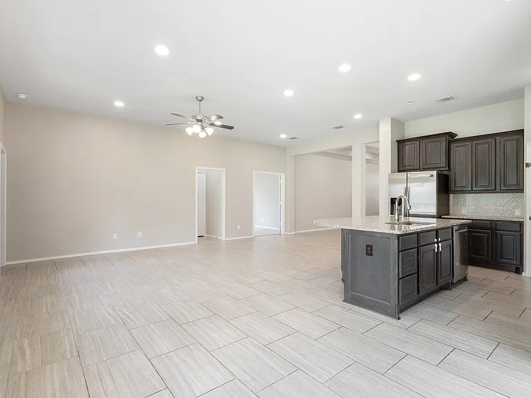 2434 Valencia Crst — Photo 2