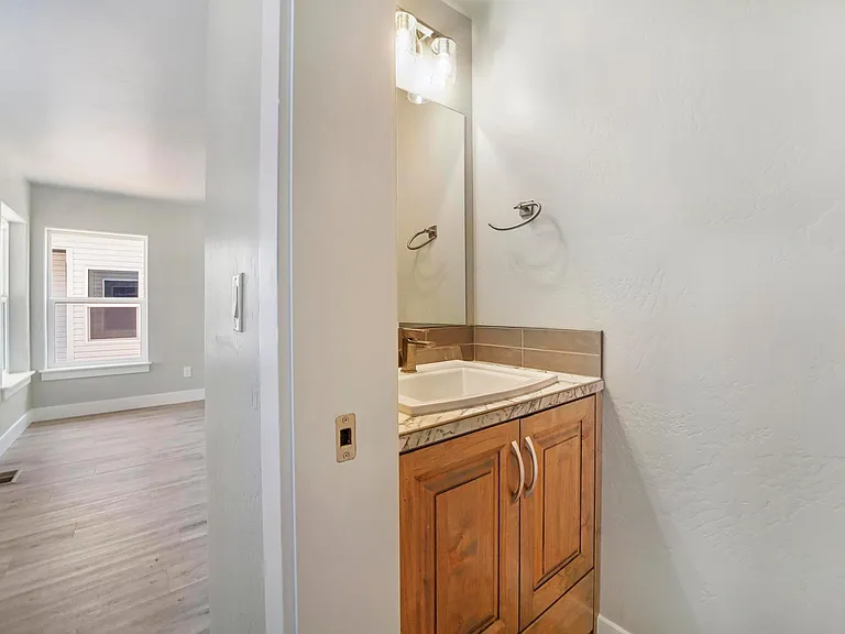 815 Jack Ave — Photo 9