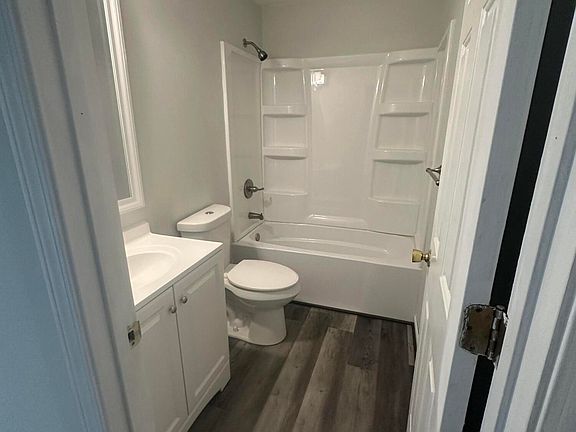 5th image of 460 Marian Ln APT 9