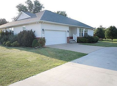 3 beds, 3 baths