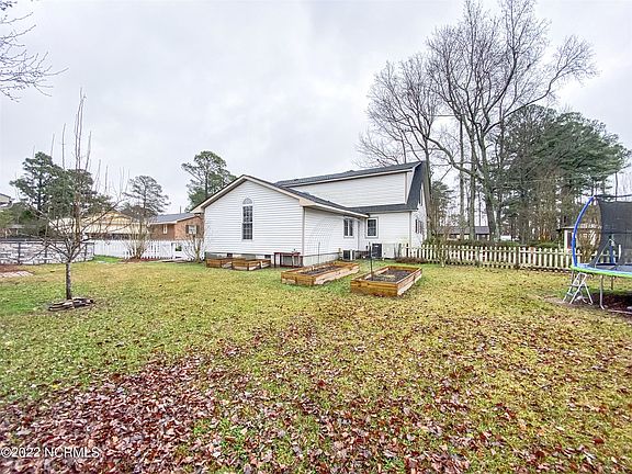 4th image of 3538 Hillcrest Dr