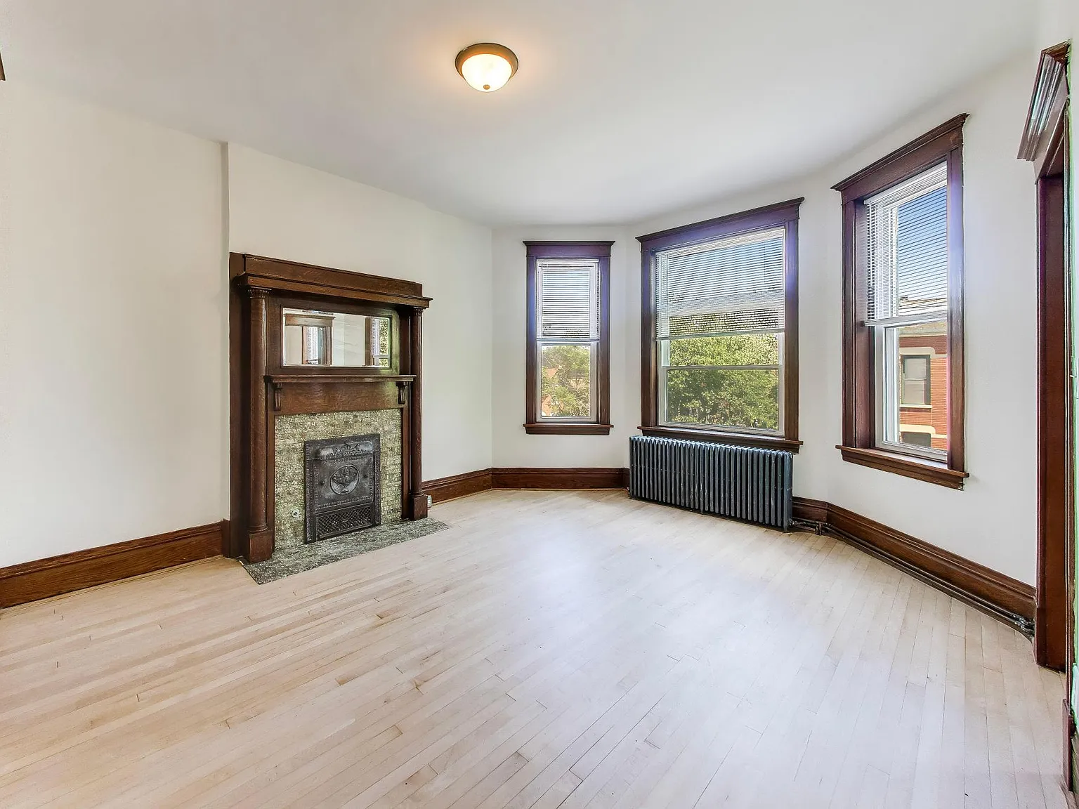 3 bed, 1250 sqft, $4,000 — Photo 2