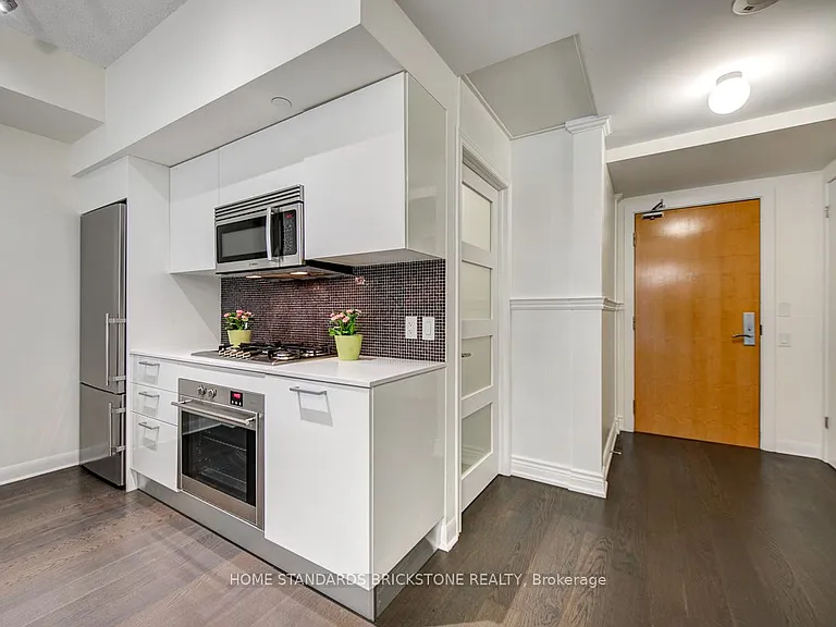 375 King St W #506 — Photo 10