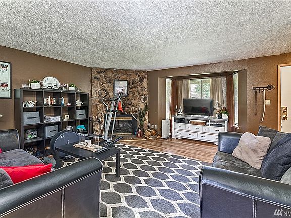 4th image of 16011 Park Ave S