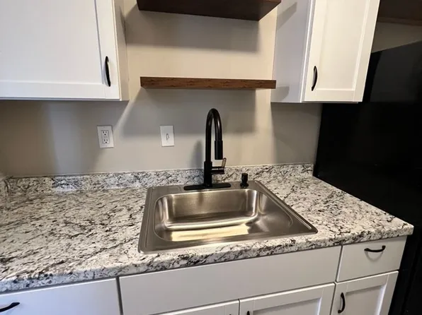 Stunning 1 Bedroom Apartment w/ Covered Parking, 965 NW Colbern Rd, Lees Summit, MO 64086