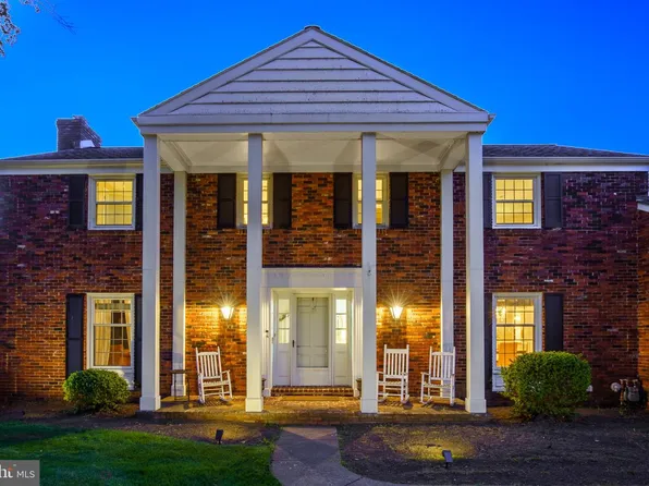 1349 Country Club Dr, Lancaster, PA 17601