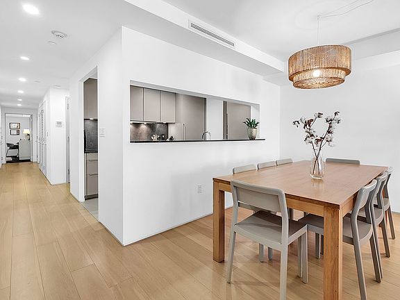 4th image of 234 E 70th St APT 3