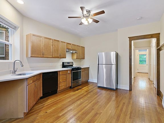 3rd image of 6335 N Wayne Ave #2