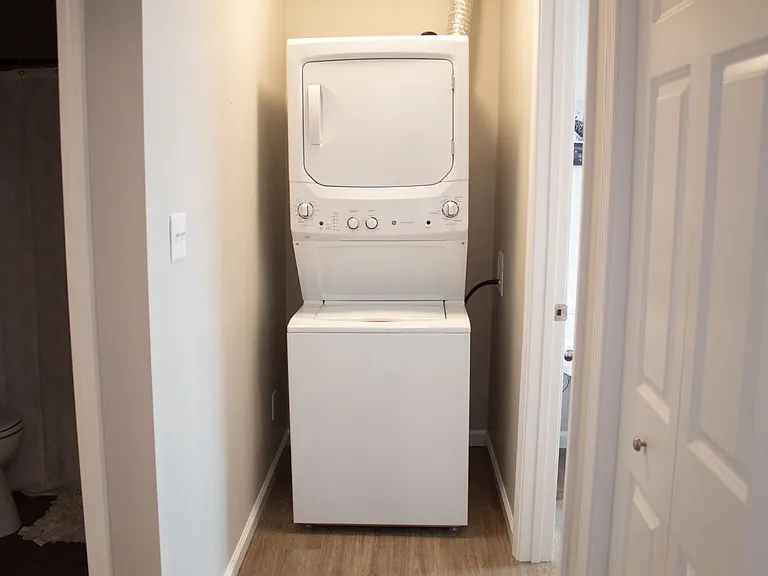 909 S Locust St — Photo 10