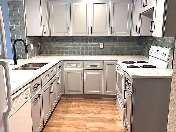 2nd image of 6580 Golden Horseshoe Dr