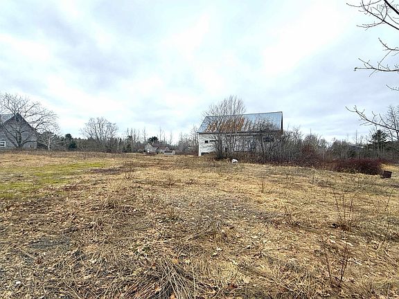 5th image of 711 Victoria Rd