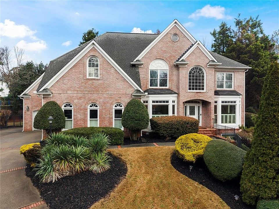 1st image of 320 Commons Gate Ct