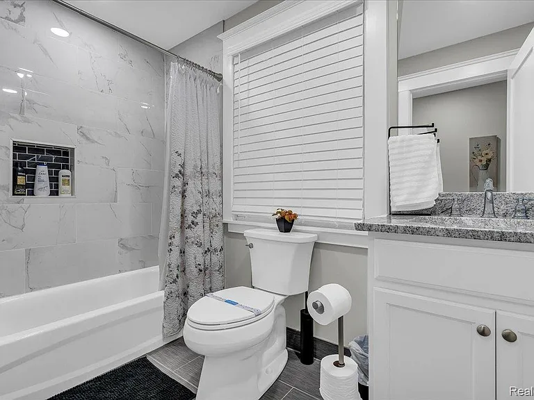 5238 Commonwealth St — Photo 16
