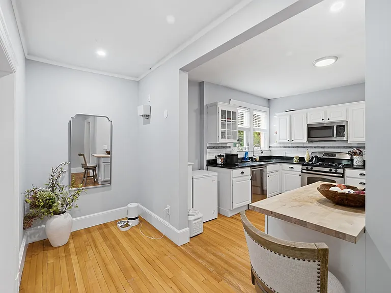 585 Franklin St #6 — Photo 11