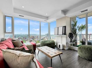 930 NW 16th Ave SW #2402, Calgary, AB T2R1C2