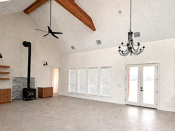 4th image of 450 Lucky Rdg