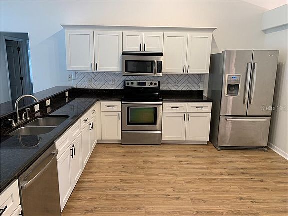 3rd image of 4313 King Edward Dr