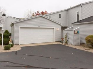1358 Lake Shore Dr, Brooklyn, MI 49230