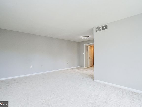 5th image of 9483 Fairfax Blvd APT 202