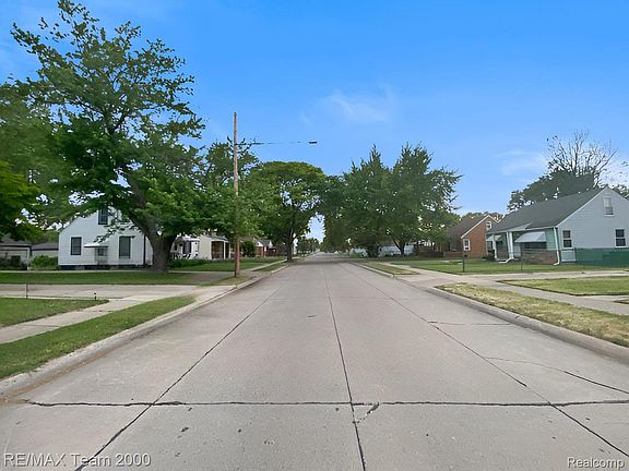 3rd image of 25270 Ford St