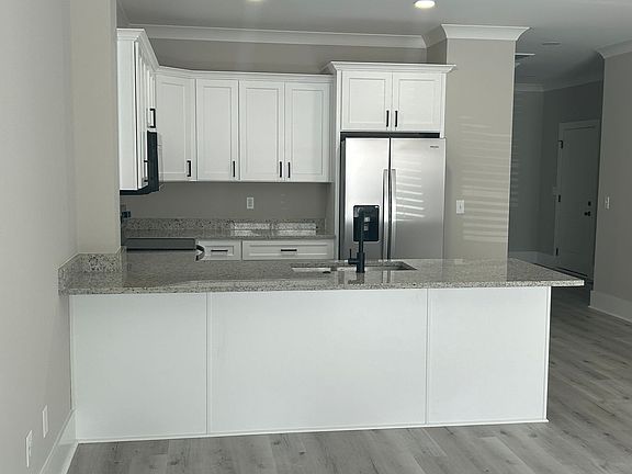 3rd image of 2510A Senate St